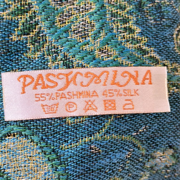 Blue and Green Paisley Pashmina - Picture 3 of 3